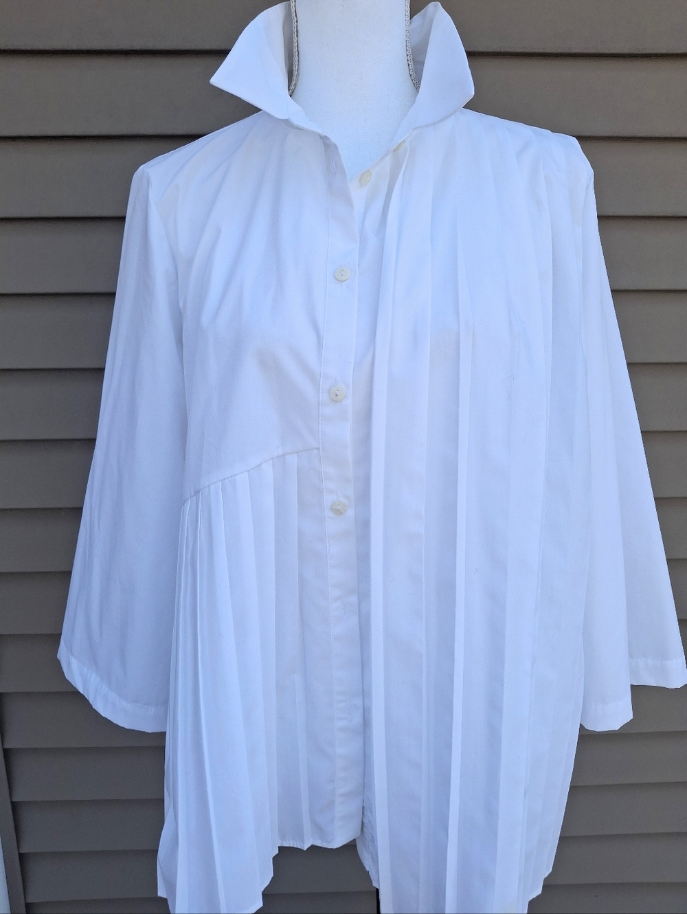 Zara White Pleated Button-Front Blouse Size M